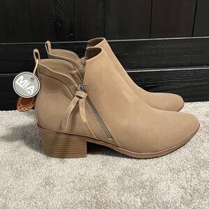 Francesca's taupe zipper booties